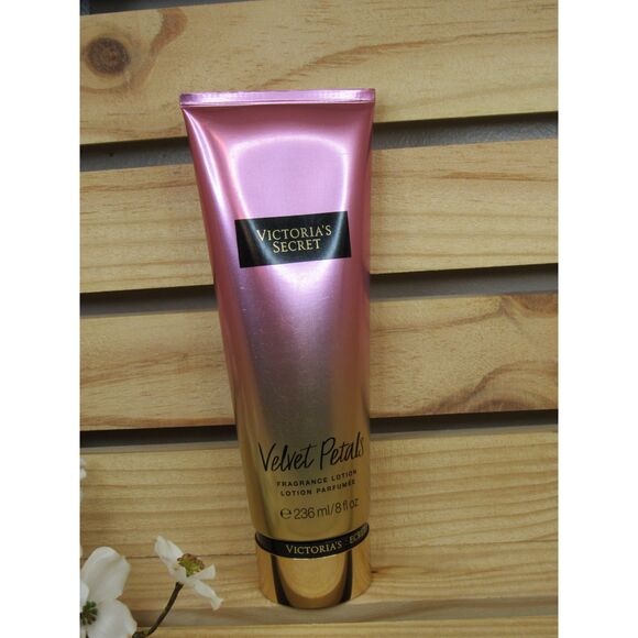 Victoria's Secret VELVET PETALS Fragrance Lotion 8oz. NEW! - Picture 2 of 6